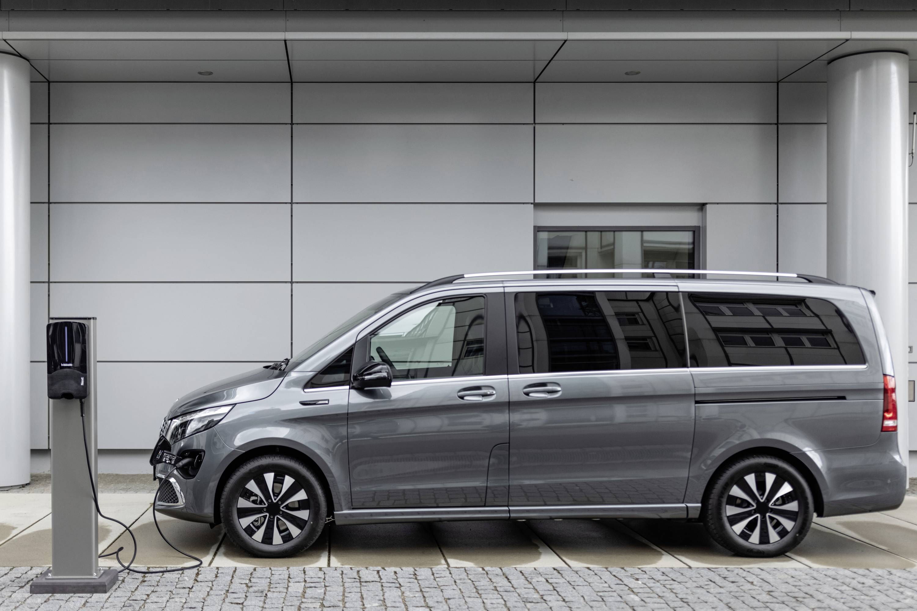 Stacja ładowania samochodów elektrycznych Webasto Next 11kW, 5111122F-2