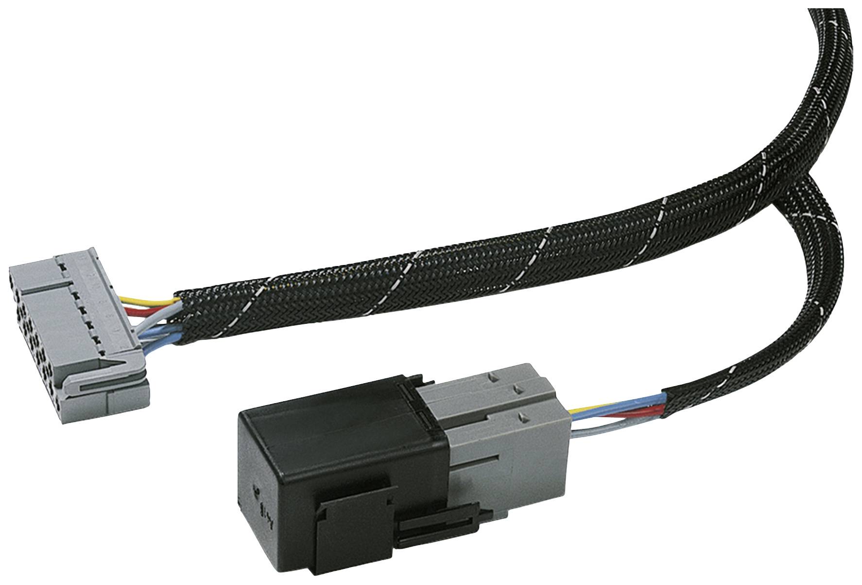 Czarny kabel w osłonie z dwoma złączami, jednym czarnym i jednym szarym, stosowany do połączeń elektronicznych.