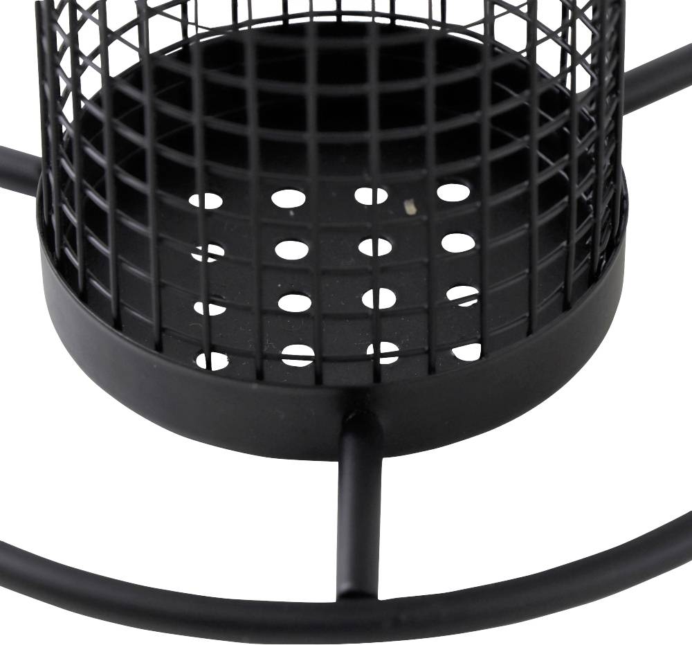 Metalowy kosz o okrągłej strukturze kratowej z perforowanym dnem, prawdopodobnie element większej konstrukcji, np. abażuru.