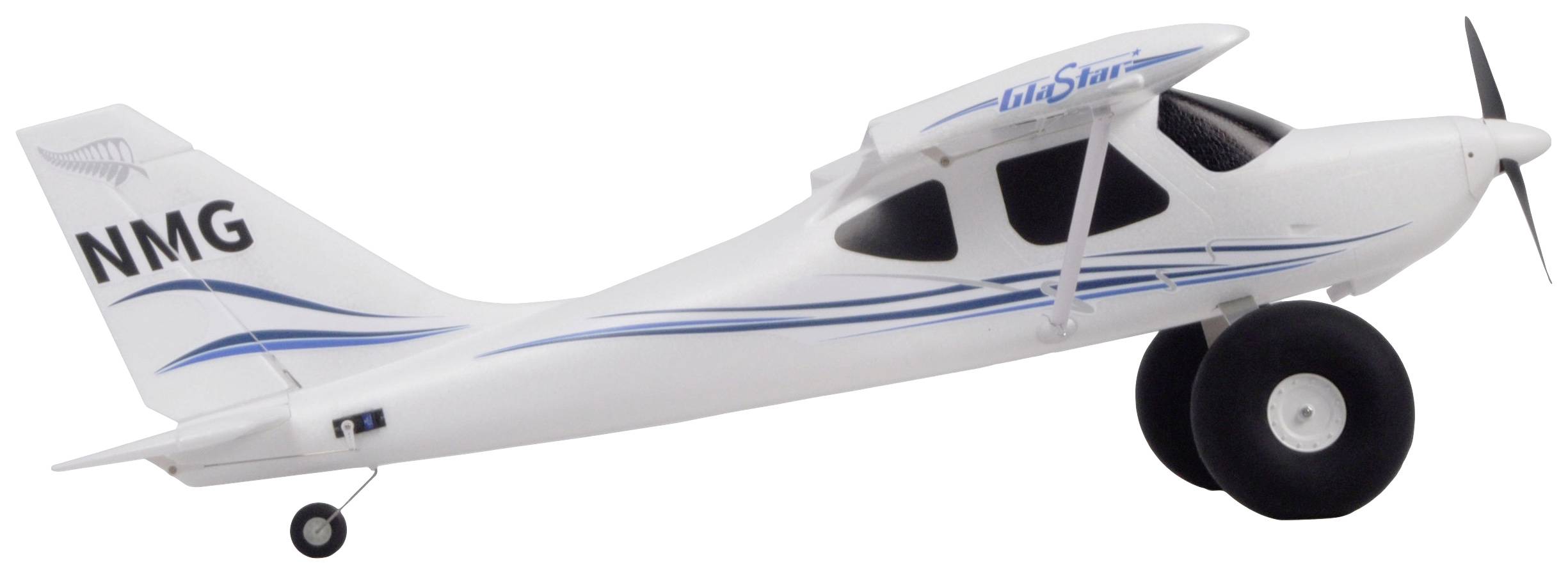 Białym samolotem modelarskim z niebieskimi paskami i dużym podwoziem głównym przedstawiono widok z boku. Nazwa marki jest widoczna na skrzydle.