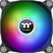 Wentylator do obudowy komputera z podświetleniem RGB w kolorach tęczy, w centrum z logo Thermaltake.