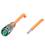 Długi złącz w kolorze pomarańczowym z zielonym wtykiem i dodatkowym odciętym, zaizolowanym końcem przewodu; przeznaczony do połączeń elektrycznych.