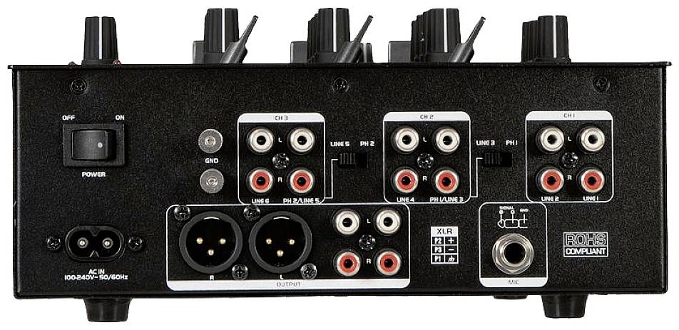 Widok z tyłu wielowejściowego i wielowyjściowego miksera audio, w tym gniazd XLR, złączy RCA oraz złącza zasilania sieciowego.