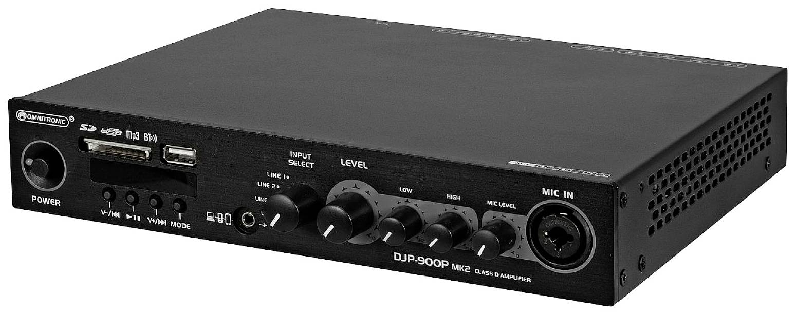 Czarny wzmacniacz audio DJ z wieloma wejściami i regulatorami na przedniej ściance. Widoczne są sloty USB i kart SD.