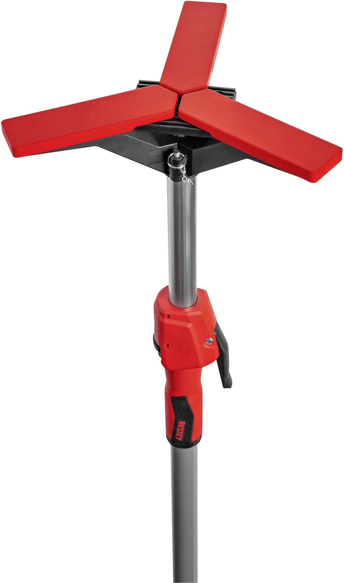 Obrotowy uchwyt statywowy na metalowym stojaku, odpowiedni do prac budowlanych. Główne kolory: czerwony i szary.