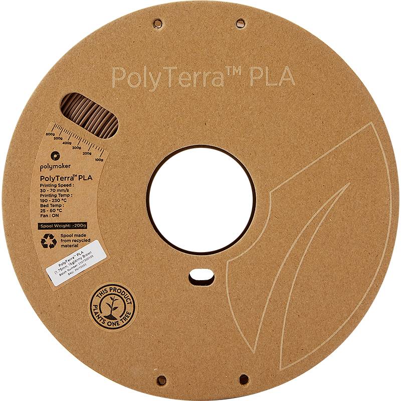Szpula filamentu 'PolyTerra PLA' wykonana z zrównoważonego materiału z logo recyklingu. Pokazuje próbkę włókna i nadruk 'Ten Produkt Sadzi Jedno Drzewo'.