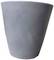 Prosty, szary doniczek bez dodatkowych wzorów lub ozdób.