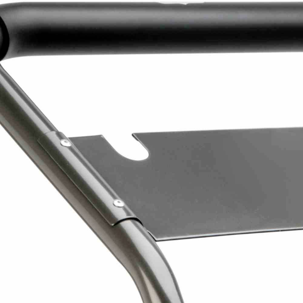 Metalowa rama z zdejmowaną powierzchnią do przechowywania. Konstrukcja wydaje się solidna i funkcjonalna, nadająca się do różnorodnych zastosowań.