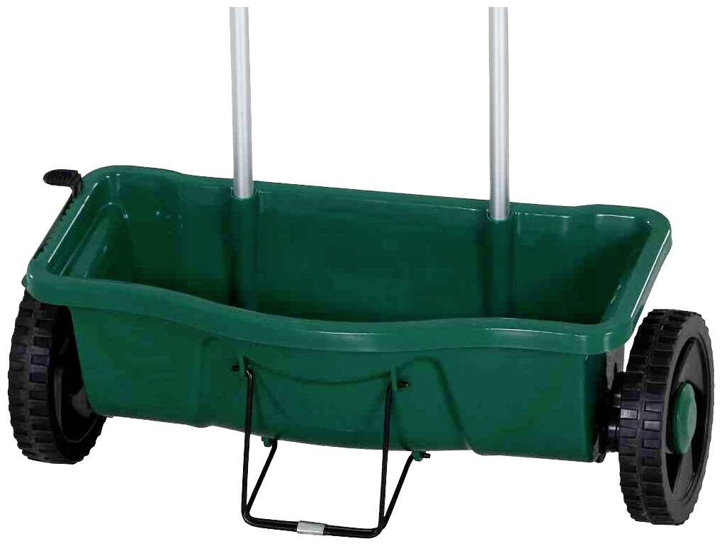 Zielony wózek rozrzutowy na dwóch kołach z metalowymi prętami, odpowiedni do rozsiewania nasion lub nawozów w ogrodzie.