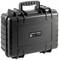 Czarny, wytrzymały kufer outdoorowy z uchwytem i wkładką piankową, przeznaczony do ochrony delikatnych urządzeń podczas transportu.
