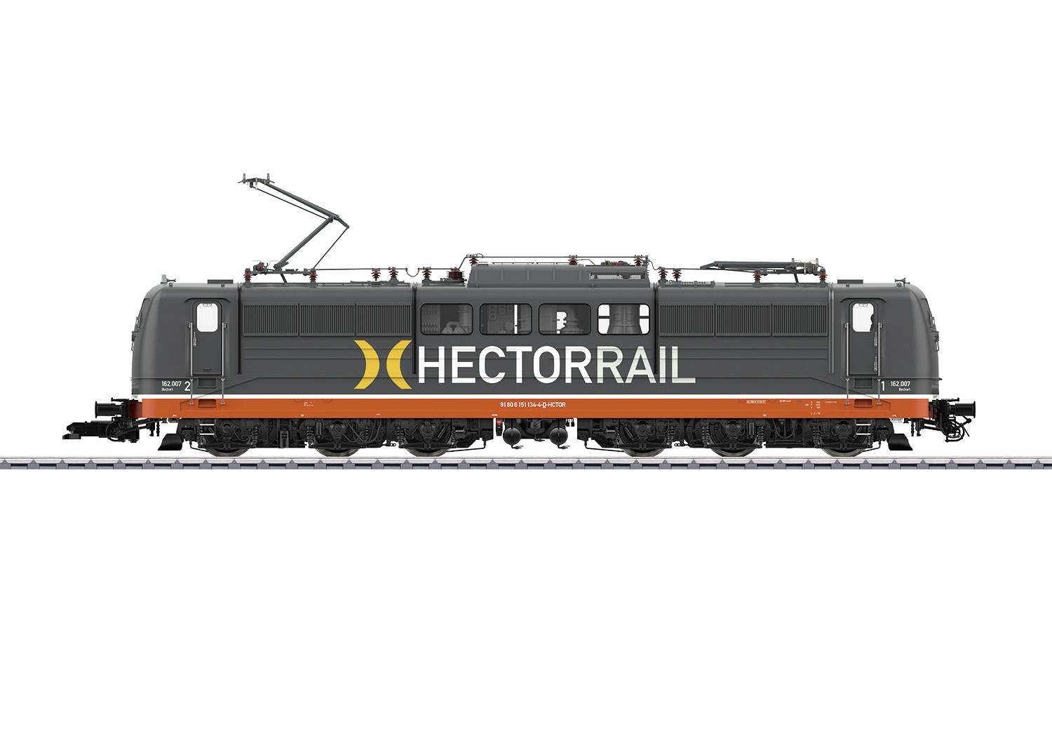 Elektryczna lokomotywa Hector Rail w szarej kolorystyce z pomarańczowym pasem, stojąca na torach. Logo 'Hector Rail' dobrze widoczne.