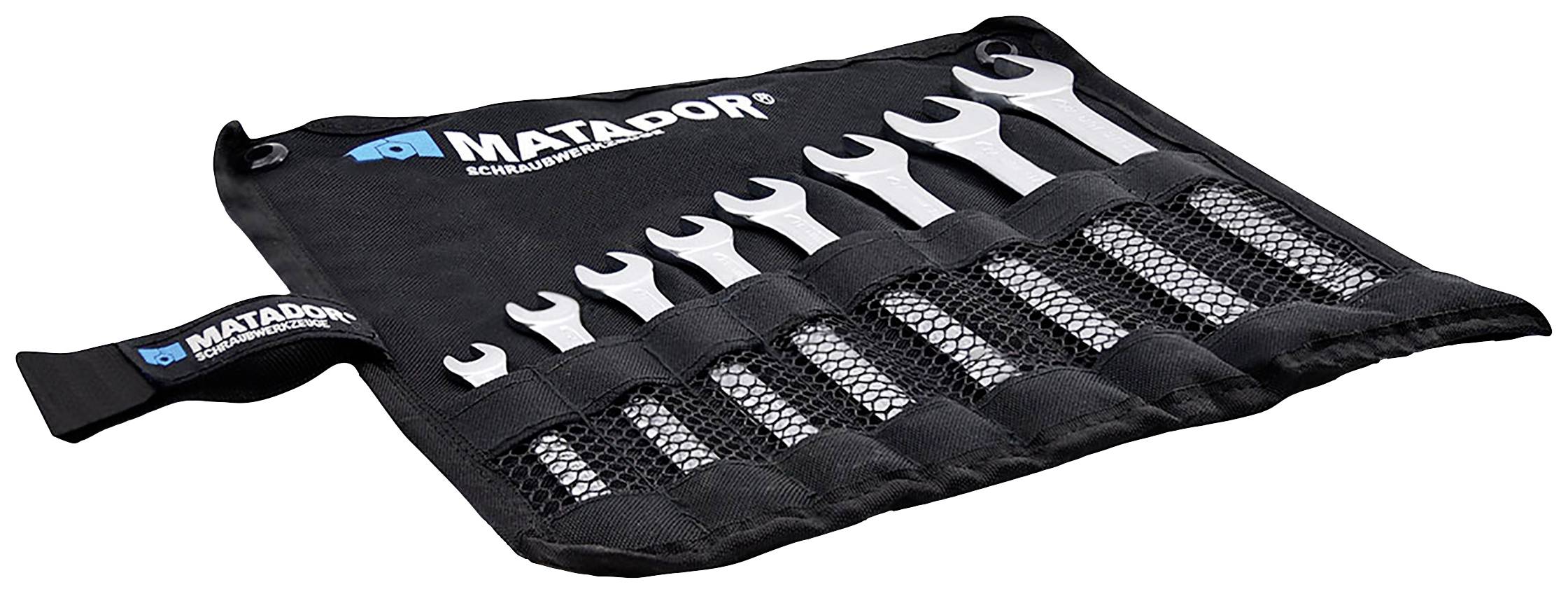 Zestaw dziewięciu otwartych kluczy płaskich w czarnym woreczku tekstylnym. Ułożone są według rozmiaru, od najmniejszego do największego.