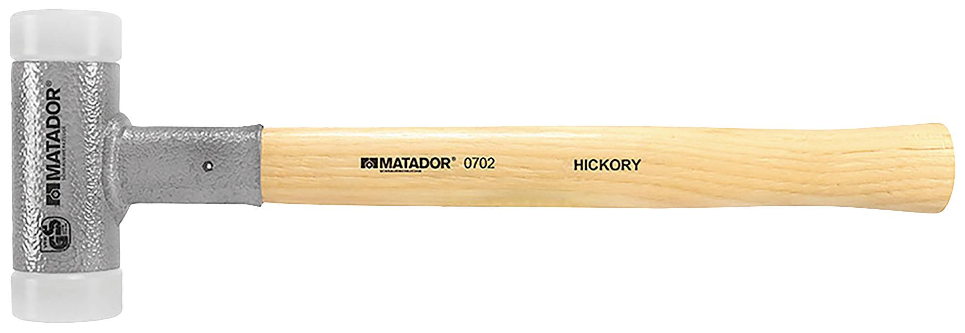 Gumowy młotek z szarym, metalicznym łbem i jasnym drewnianym uchwytem, z napisem: 'MATADOR 0702 HICKORY'.