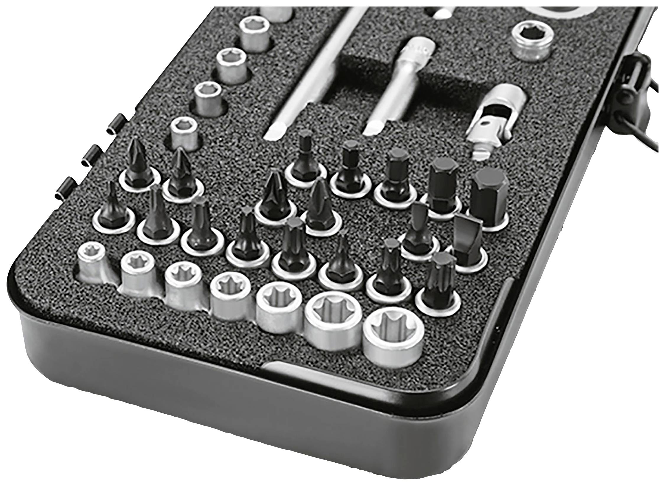 Zestaw kluczy nasadowych z różnymi bitami i nasadkami w piankowej wkładce, umieszczony w otwartej plastikowej walizce.