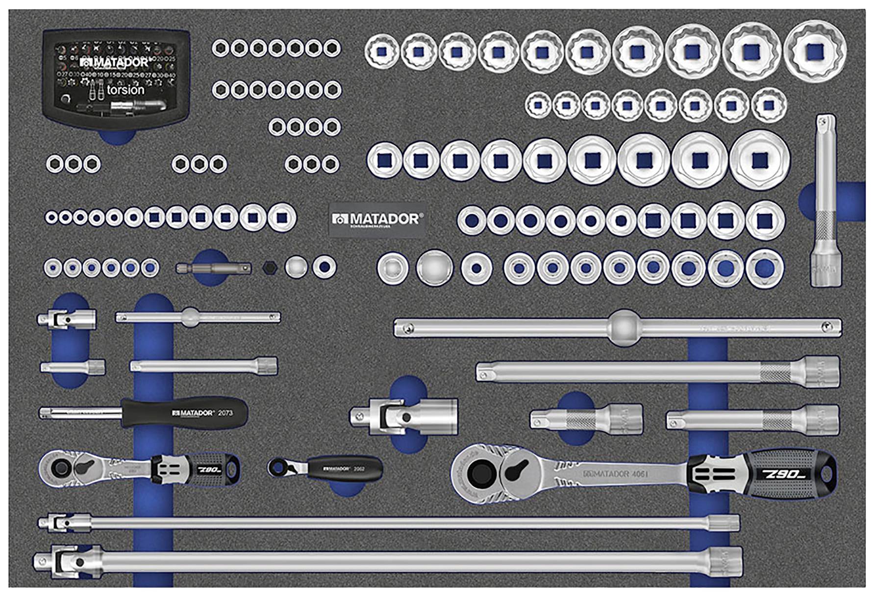 Zestaw narzędzi składający się z różnych nasadek, grzechotek i przedłużek, starannie ułożonych w piankowej wkładce.