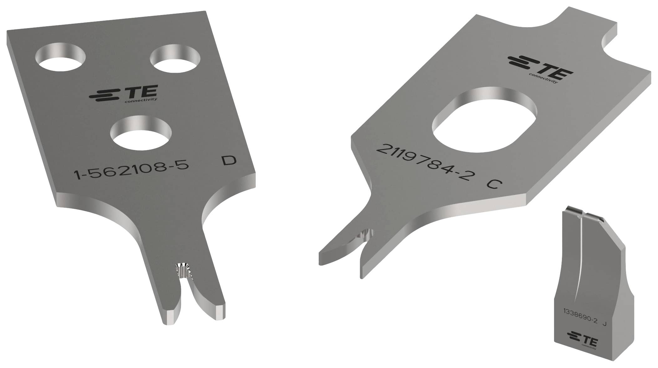 Trzy metalowe elementy kontaktowe o różnych kształtach i rozmiarach, z wytłoczeniami i otworami, firmy TE Connectivity.