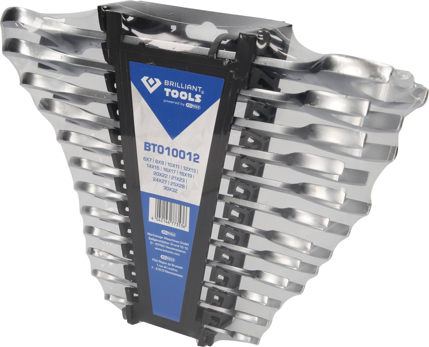 Zestaw kluczy oczkowych w różnych rozmiarach, prawidłowo zamontowanych na czarnym stojaku.