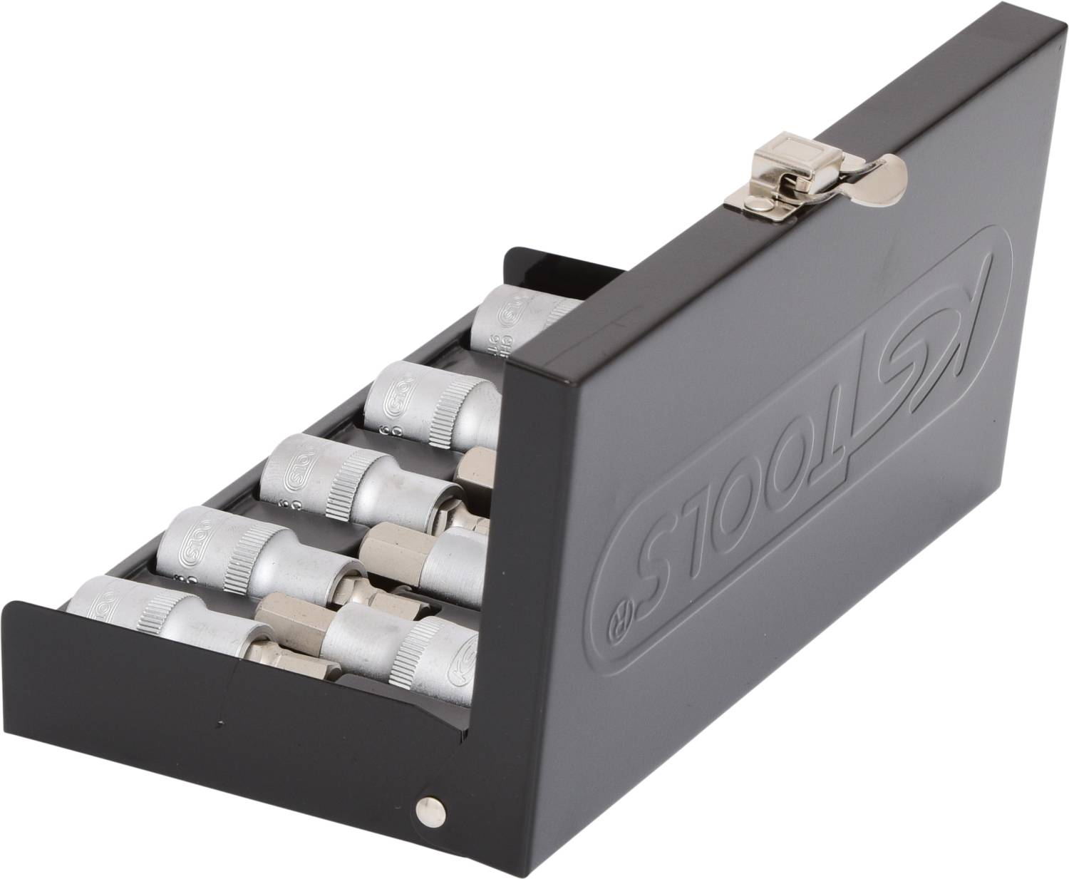 Czarny pojemnik na narzędzia jest otwarty i prezentuje kilka kluczy nasadowych ułożonych w schludnych rzędach.