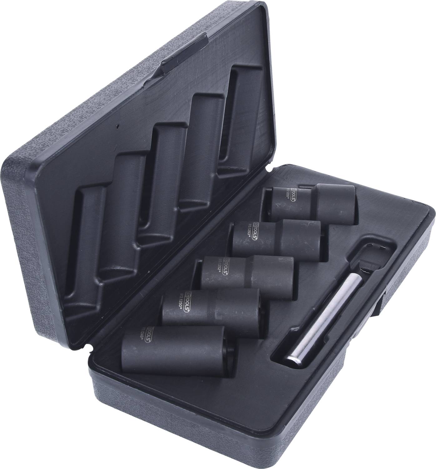 Otwarty plastikowy kufer z siedmioma czarnymi wtyczkami oraz jedną długą wtyczką w osobnych uchwytach. Wkład narzędziowy stosowany w sektorze motoryzacyjnym.