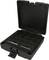 Czarny kufer na narzędzia z wyściółką piankową, zawierający kilka okrągłych wkładek i dwie pręgi.