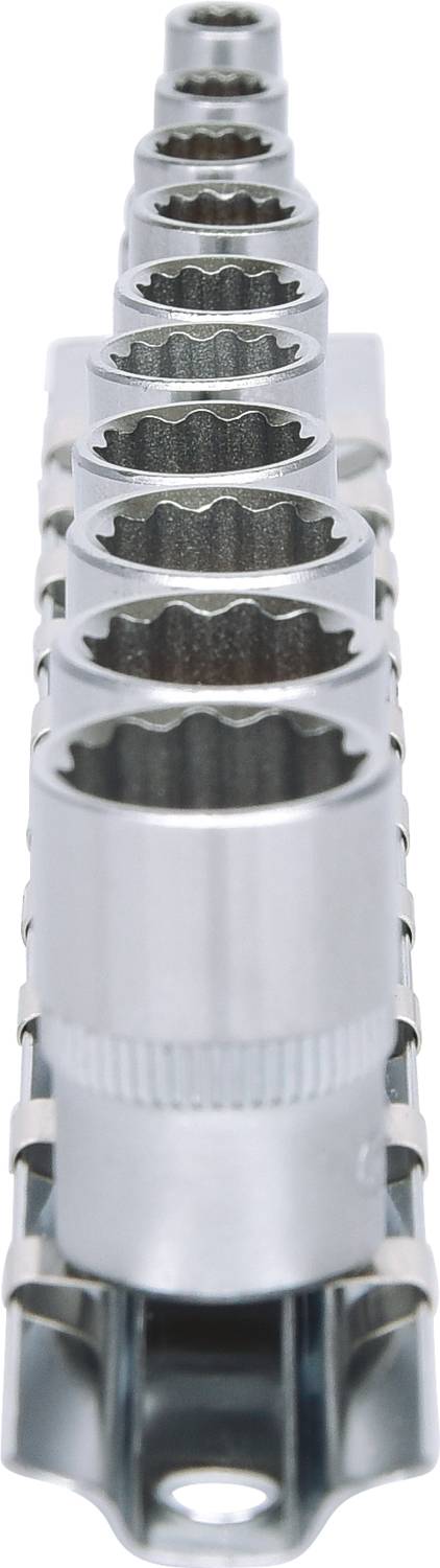 Rząd dziewięciu srebrnych nasadek kluczykowych w różnych rozmiarach, ułożonych od największej z przodu do najmniejszej z tyłu, zamocowanych na uchwycie.