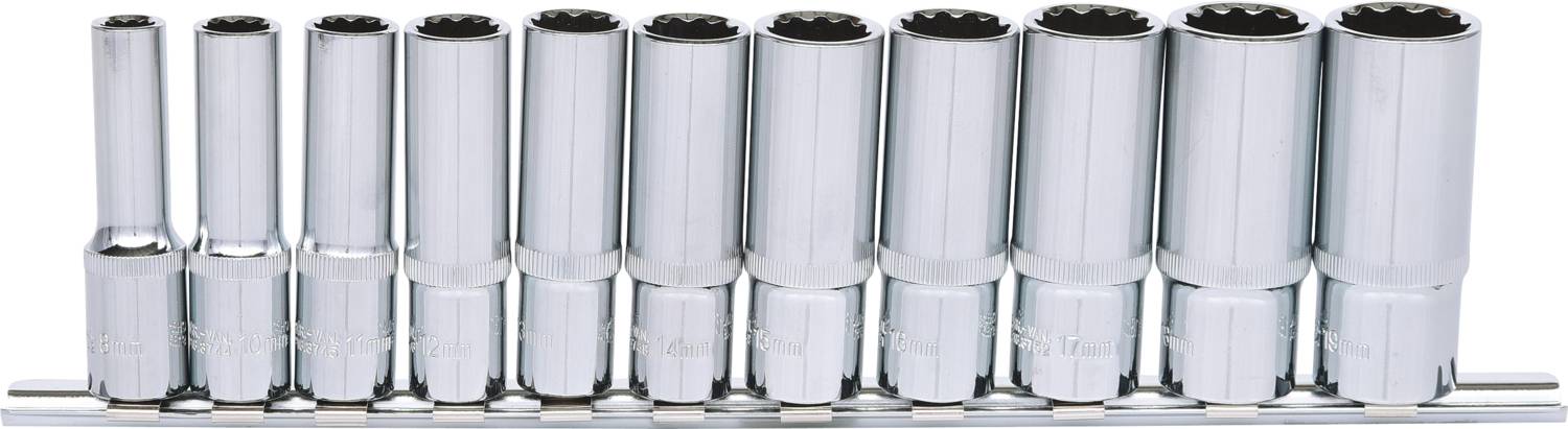 Zestaw dwunastu srebrnych nakrętek w różnych rozmiarach, ułożonych na metalowym stojaku.