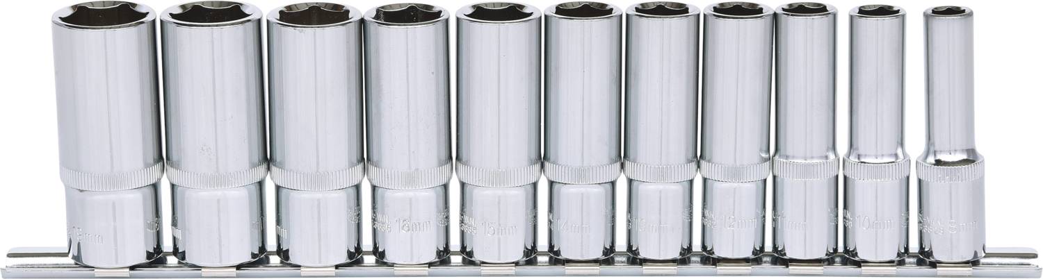 'Zestaw lśniących pinezek w różnych rozmiarach, zamocowanych na podstawce.'