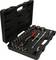 Otwarty zestaw narzędziowy z grzechotką, nasadkami i przedłużkami, starannie ułożony w czarnej plastikowej walizce.