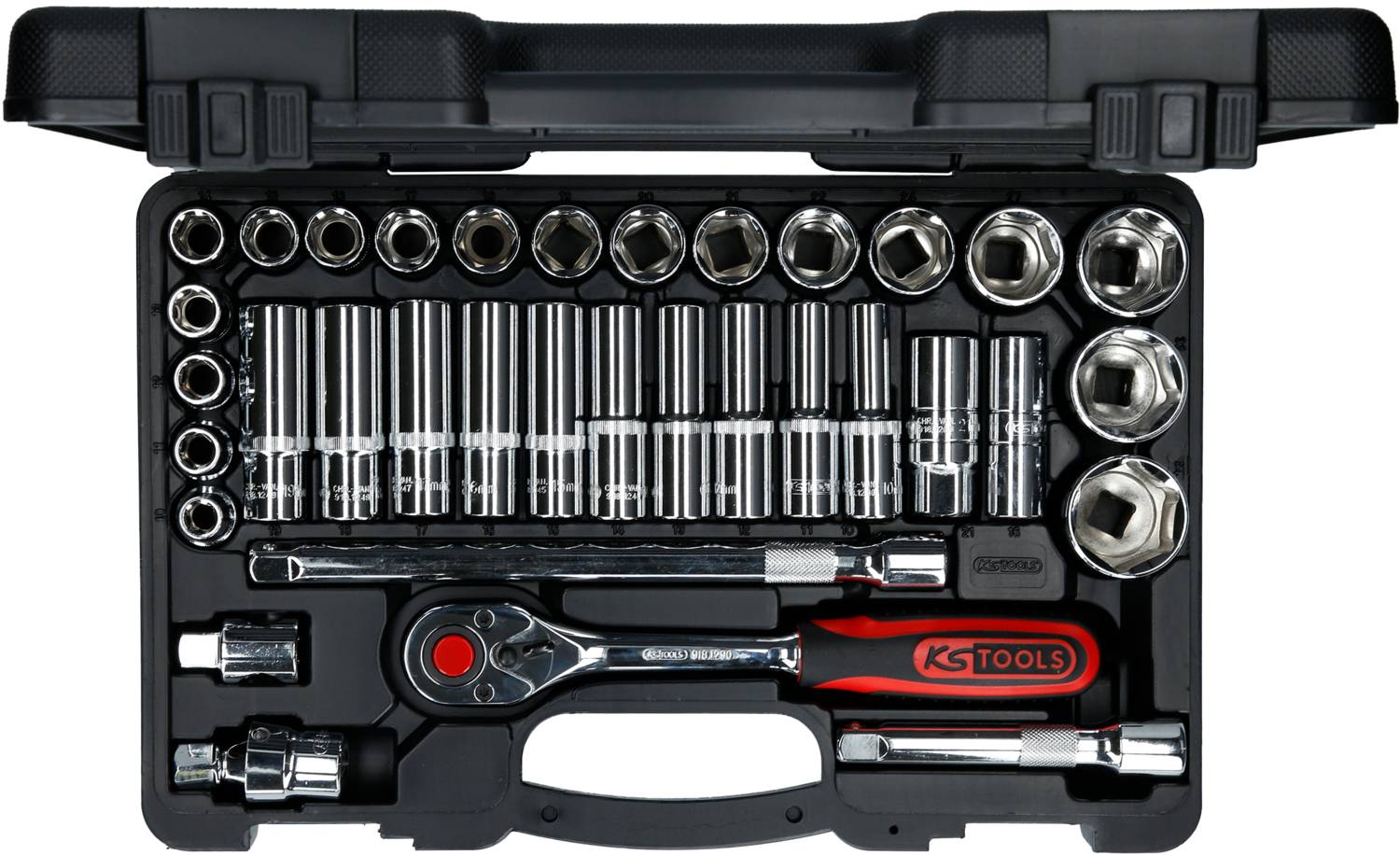 Zestaw kluczy nasadowych i grzechotki w otwartej plastikowej walizce. Używany głównie do prac mechanicznych.