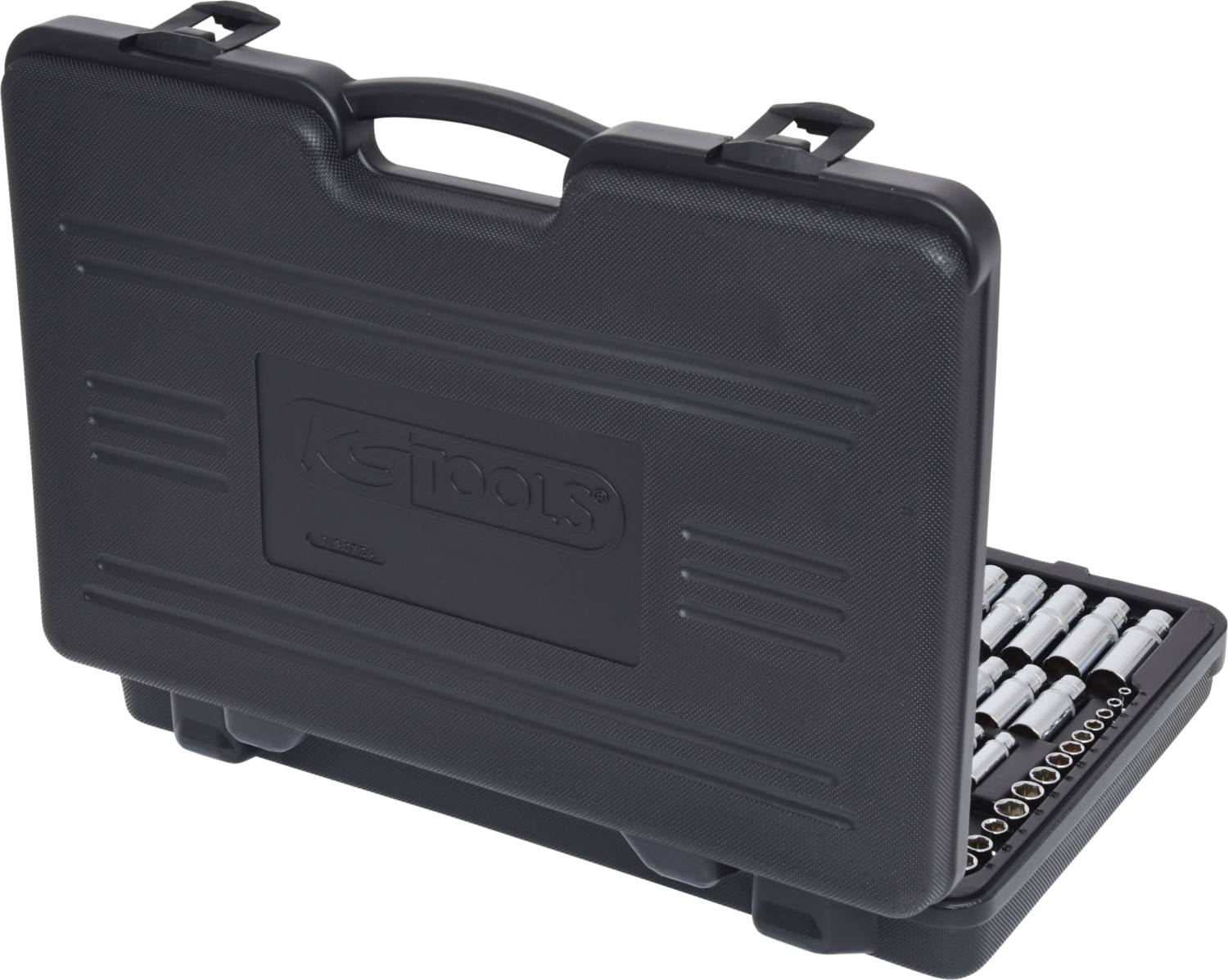 Czarny kufer na narzędzia z otwartą pokrywą, ukazujący różne klucze nasadowe i przedłużki ułożone w schludnych rzędach.