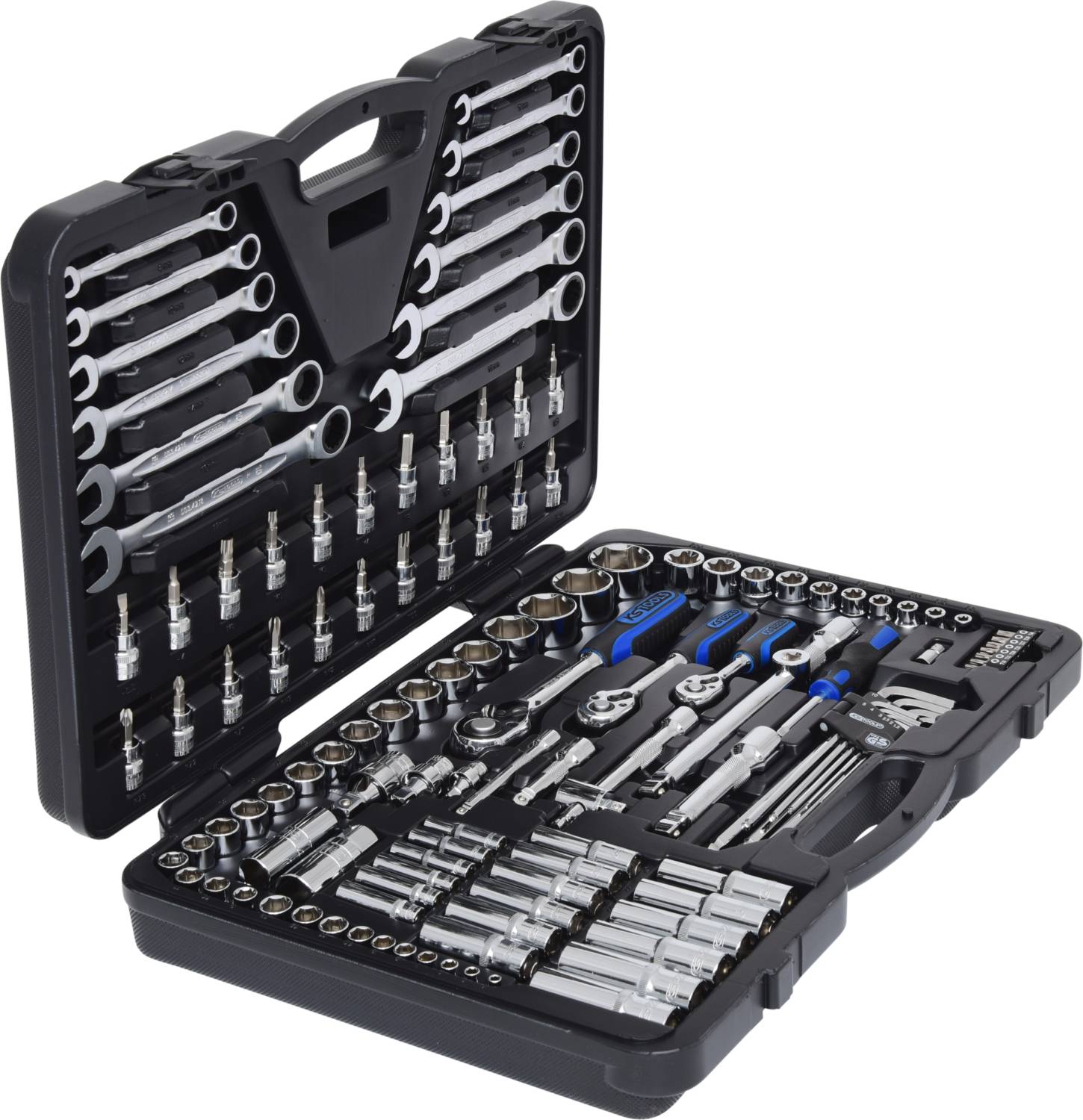 Skrzynka narzędziowa z różnorodnym zestawem kluczy płaskich, nasadowych i grzechotek, ułożonych w schludnym porządku.