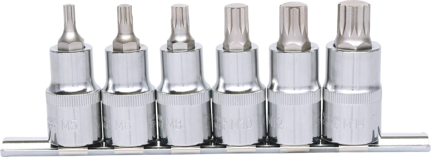 Sześć wielokątnych kluczy nasadowych w różnych rozmiarach, ułożonych pionowo w uchwycie. Narzędzia wykonane z wytrzymałego metalu.