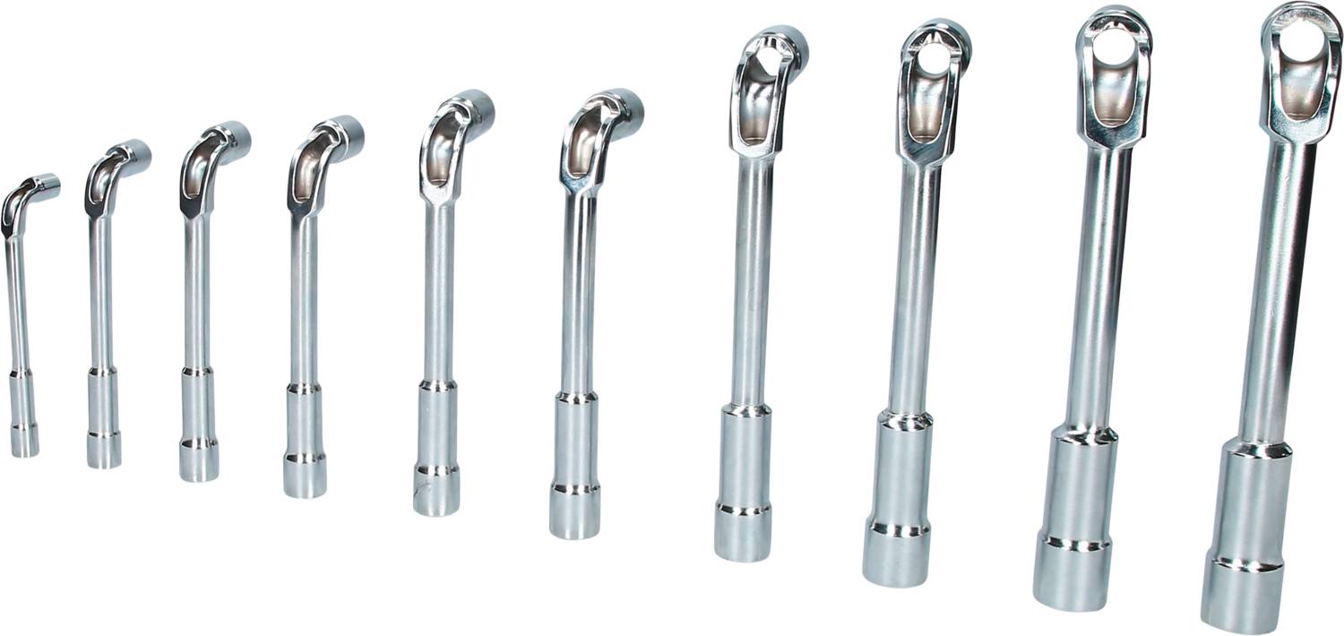 Różne rozmiary chromowanych przegubowych dźwigni ręcznych ułożone są obok siebie, od najmniejszej do największej. Służą one do przenoszenia siły.