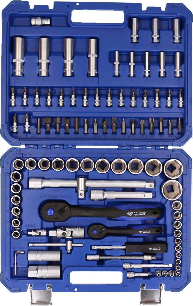 Niebieski kufer narzędziowy z różnymi kluczami nasadowymi, grzechotkami i przedłużkami. Starannie ułożony dla łatwego rozpoznania i dostępu.