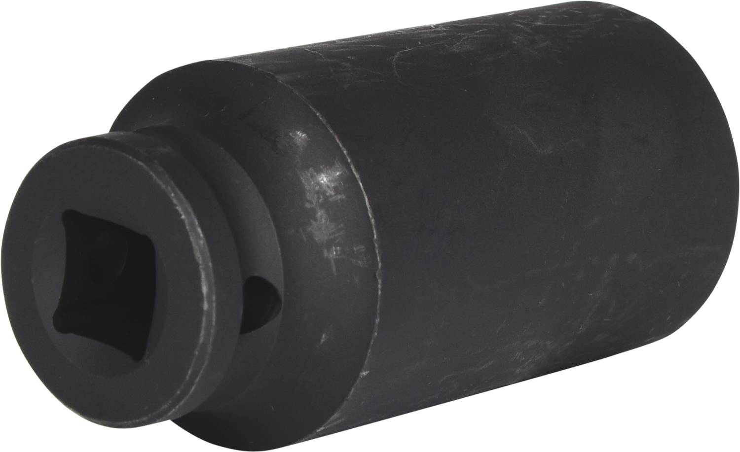 Czarne, cylindryczne narzędzie z kwadratowym otworem, prawdopodobnie adapter lub podstawa do zastosowań mechanicznych.