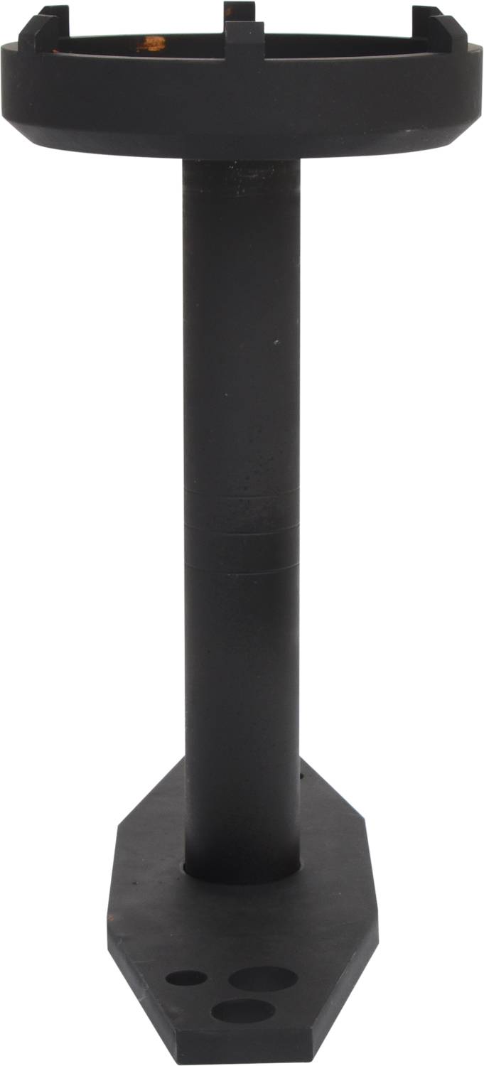 Czarny metalowy stojak z okrągłym górnym uchwytem i trójkątną podstawą, prawdopodobnie do lampy lub podobnego przedmiotu.