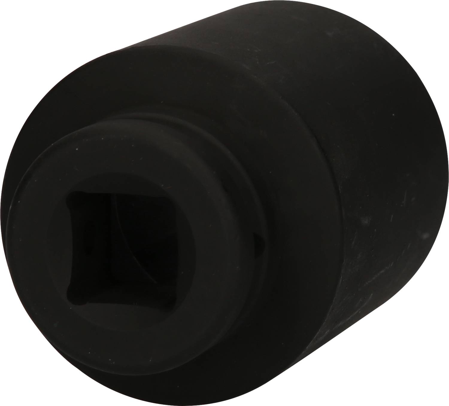 Czarny, błyszczący, cylindryczny przedmiot z kwadratową pustą przestrzenią pośrodku.