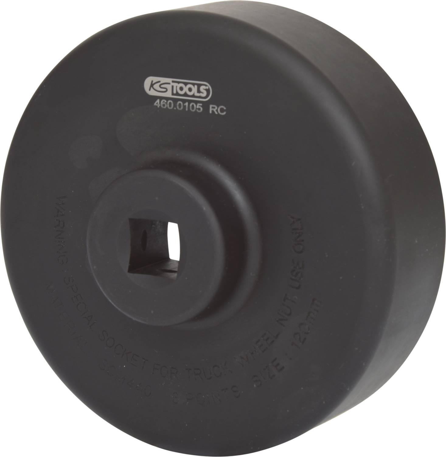 Czarna nakrętka zabezpieczająca do kół samochodów ciężarowych, o kształcie cylindrycznym, z kwadratowym otworem w środku. Z wygrawerowanym oznaczeniem producenta i ostrzeżeniem.