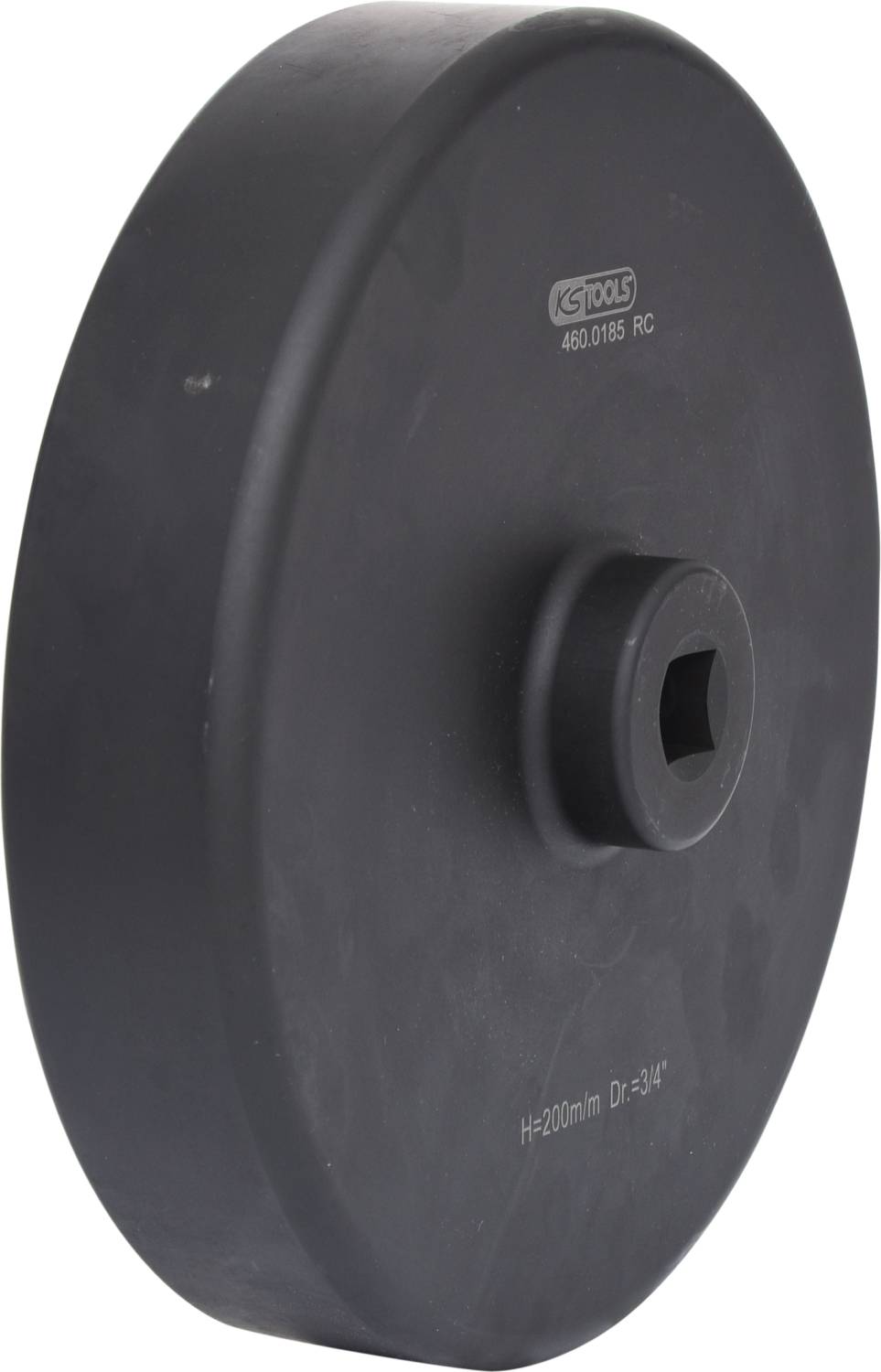 Czarny, okrągły element narzędziowy, przypominający dużą podkładkę, z kwadratowym otworem pośrodku i napisem na obrzeżu.