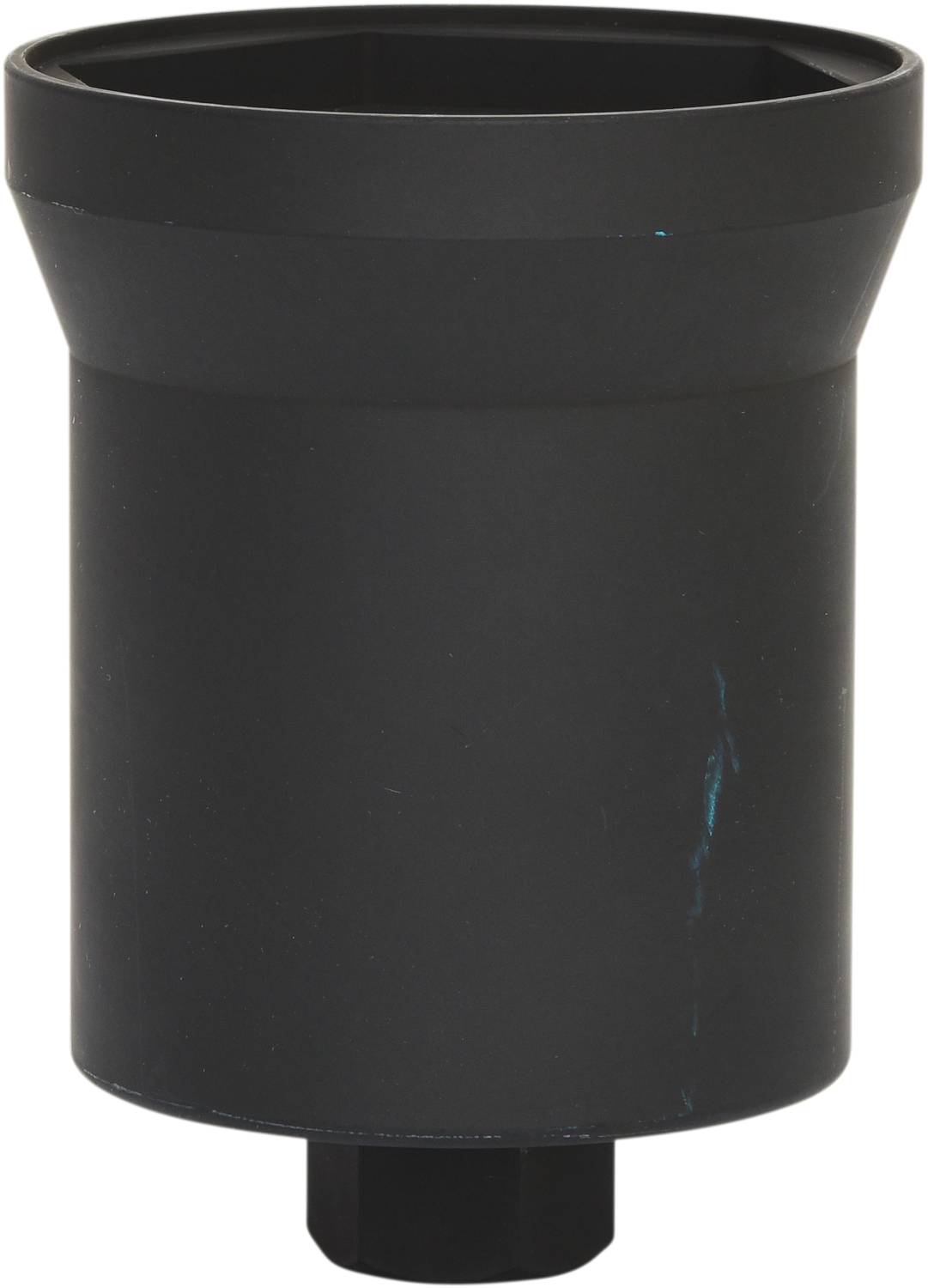 Czarny, cylindryczny pojemnik z tworzywa sztucznego o ściętej górnej krawędzi i sześciokątnym otworem mocującym u dołu.
