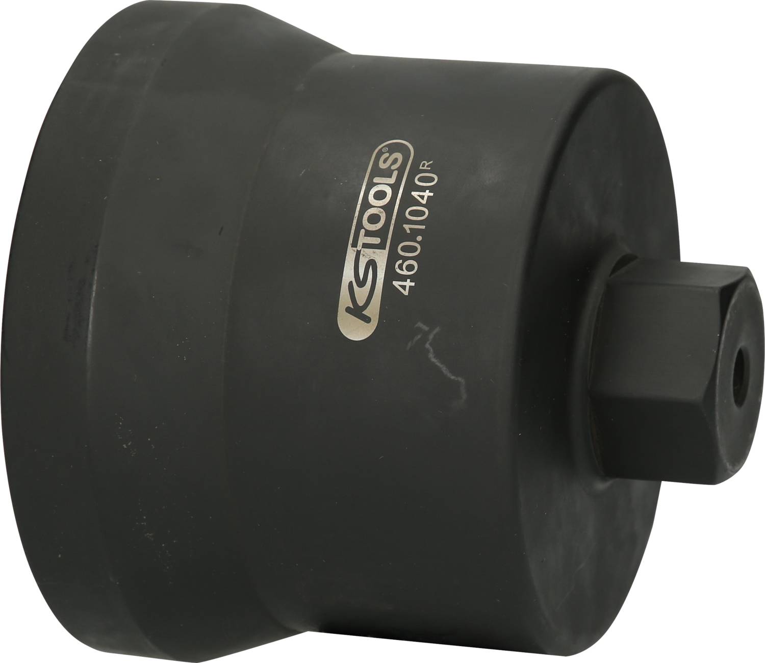 Czarny adapter narzędziowy firmy KS Tools z oznaczeniem '460.1040'. Okrągły kształt z przyłączem sześciokątnym przeznaczony do specjalnych zastosowań.