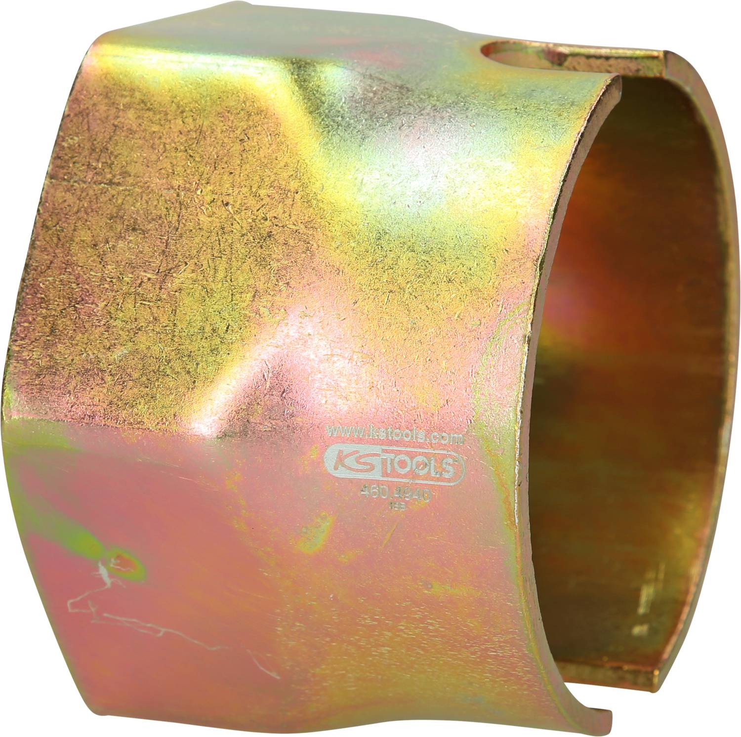 Złota metalowa tuleja, używana jako specjalistyczne narzędzie do prac montażowych w branży motoryzacyjnej, z wydrukowanym logo firmy narzędziowej.