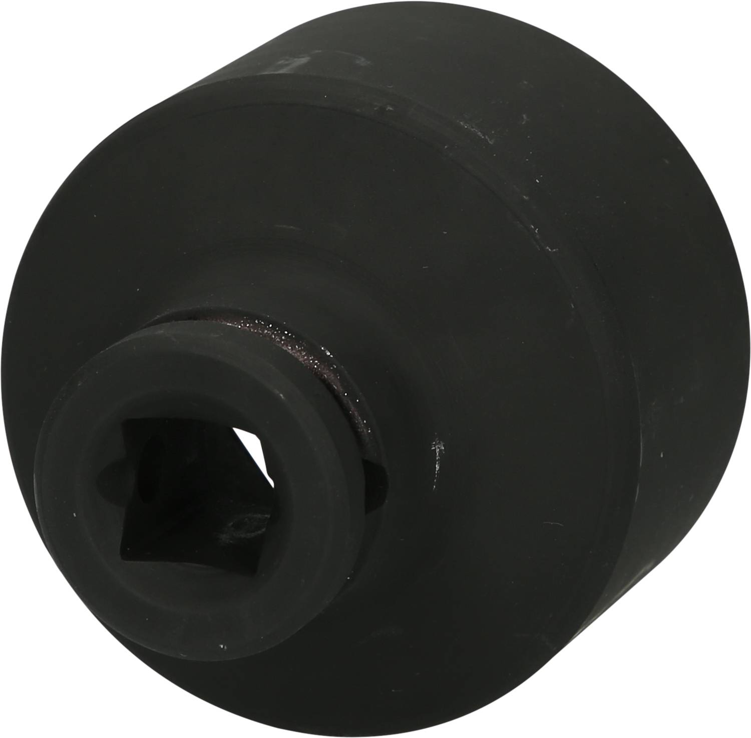 Czarny cylindryczny adapter z kwadratowym wycięciem pośrodku, prawdopodobnie przeznaczony do zastosowań mechanicznych.