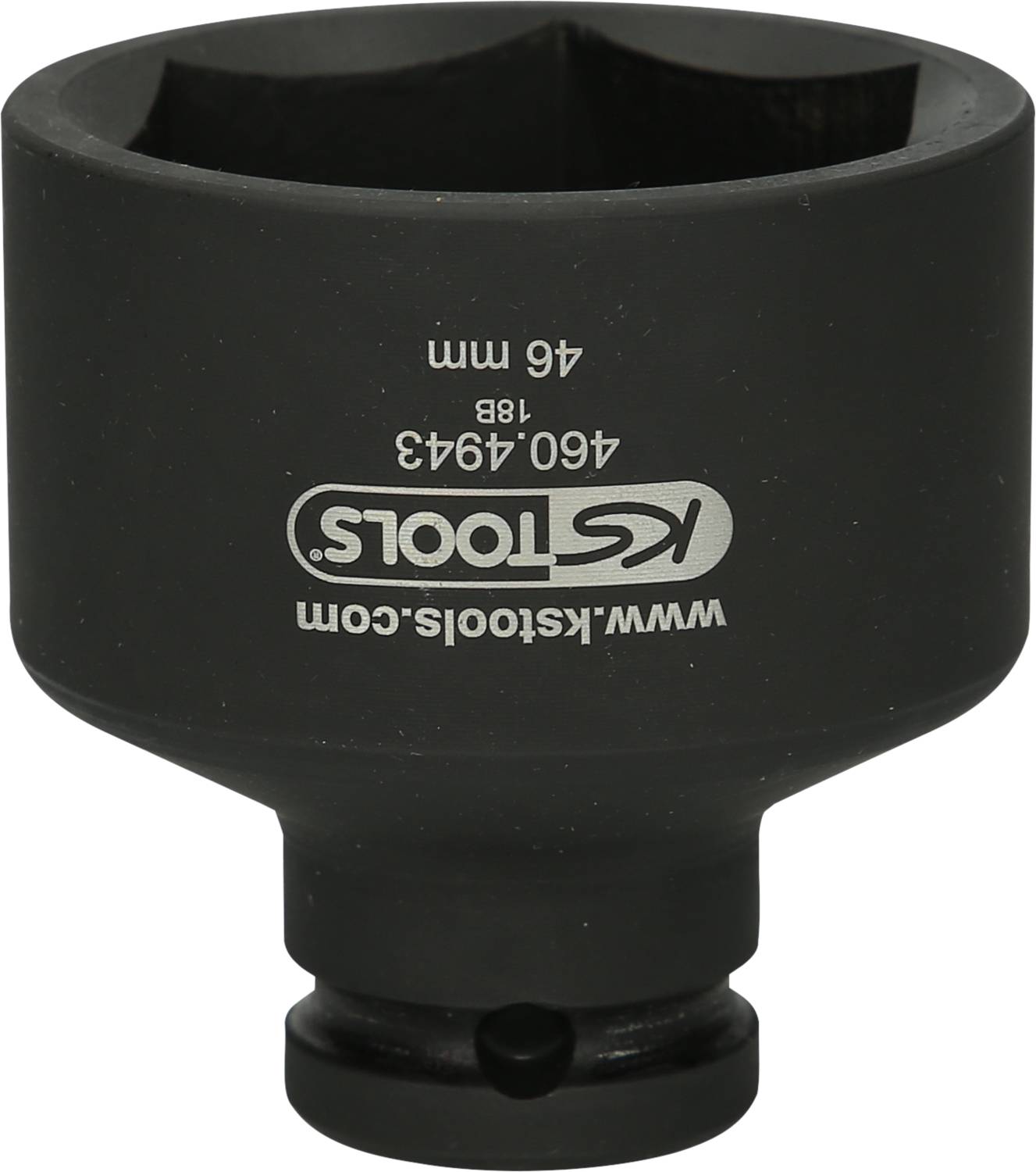 Duży klucz nasadowy, czarny, 46 mm. Napis: 'KS Tools', '460.4943', ze stroną internetową. Stosowany w zastosowaniach mechanicznych.