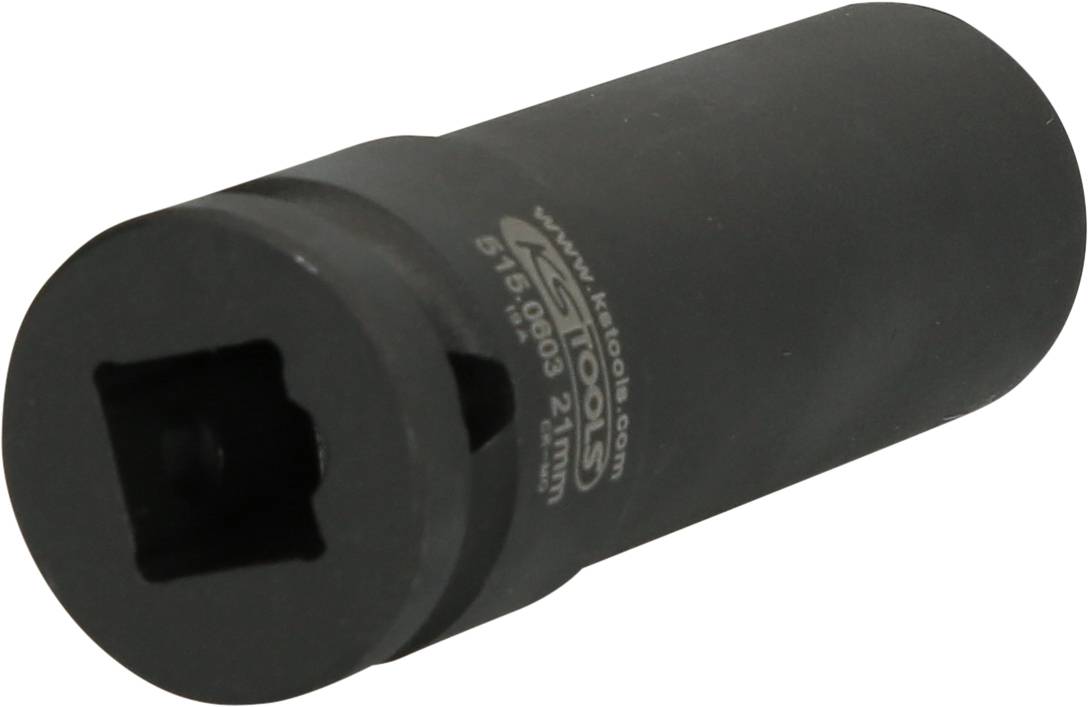 Czarna, cylindryczna wtyczka z kwadratowym otworem po jednej stronie, napis widoczny na powierzchni.