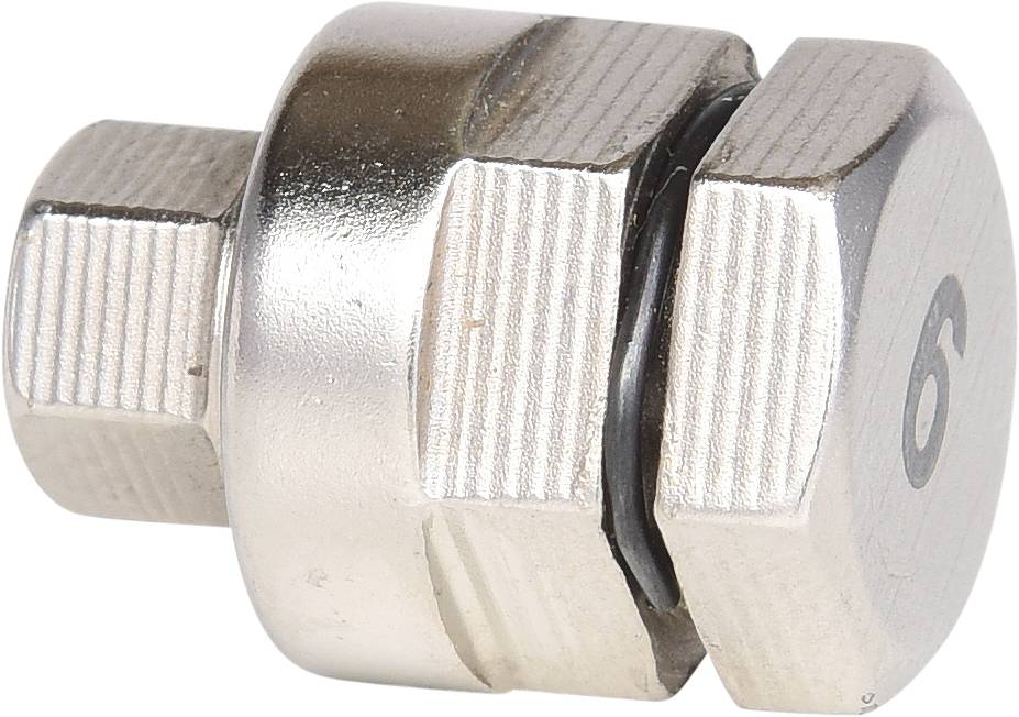 Metalowy śrubowy bolec z sześciokątną główką, z lewej strony zaopatrzony w czarny pierścień uszczelniający.