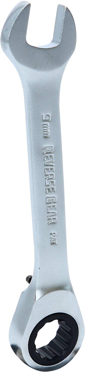 Srebrny klucz nastawny z mechanizmem grzechotki, oznaczony '9 mm', jest przedstawiony w pozycji pionowej.