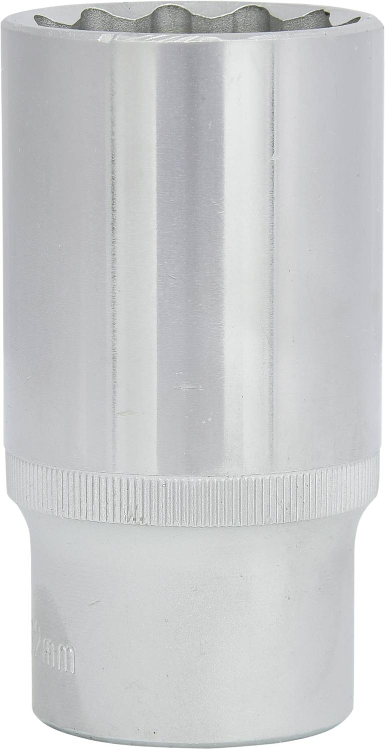 Srebrny klucz nasadowy, używany do napraw samochodowych lub prac mechanicznych.