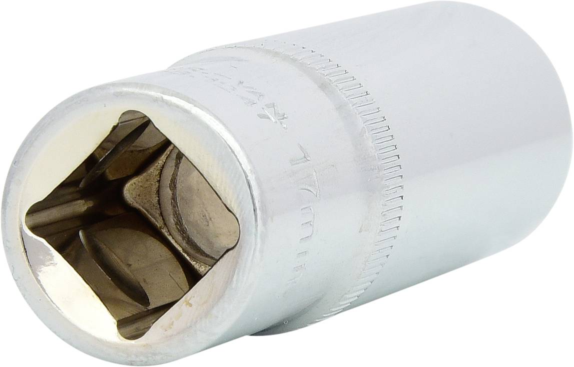 Sześciokątna nasadka udarowa ze srebrzystej stali z lustrzanym wykończeniem, przeznaczona do stosowania z kluczami udarowymi.