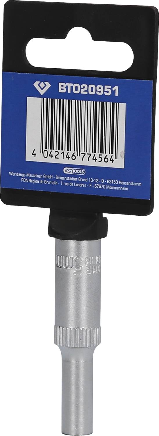 Metalowy klucz z niebieską etykietą i kodem kreskowym na górze. Numer modelu 'BT020951' na etykiecie.